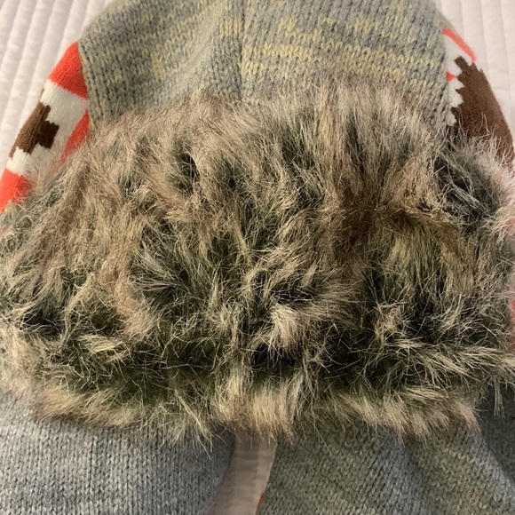 Mixed geometric mixed  carpet patterned knit trapper hat with faux fur trim - Picture 4 of 12